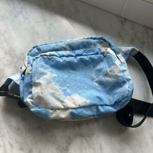 BAGGU Sky Blue and White Cloud Waist Bag